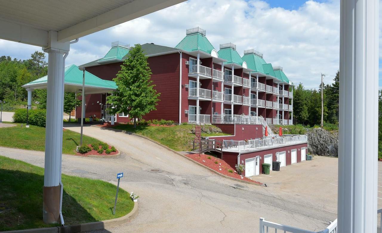 Les Pavillons Du Petit Manoir Du Casino Ξενοδοχείο La Malbaie Εξωτερικό φωτογραφία